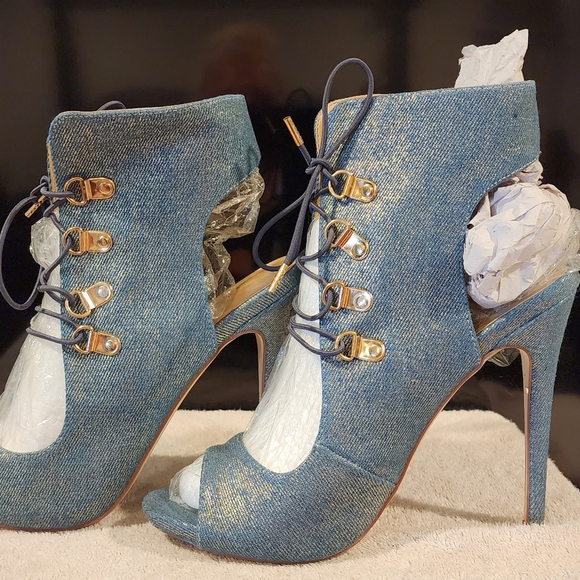 Heels - Picture 2 of 5